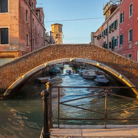 Monolocale La Corte Biennale * Venetië